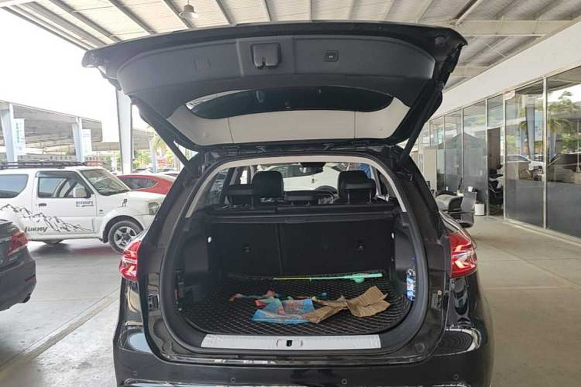 Used Hongqi HS5 2022 Revised Version 2.0T Smart Connect Flagship Edition Trunk