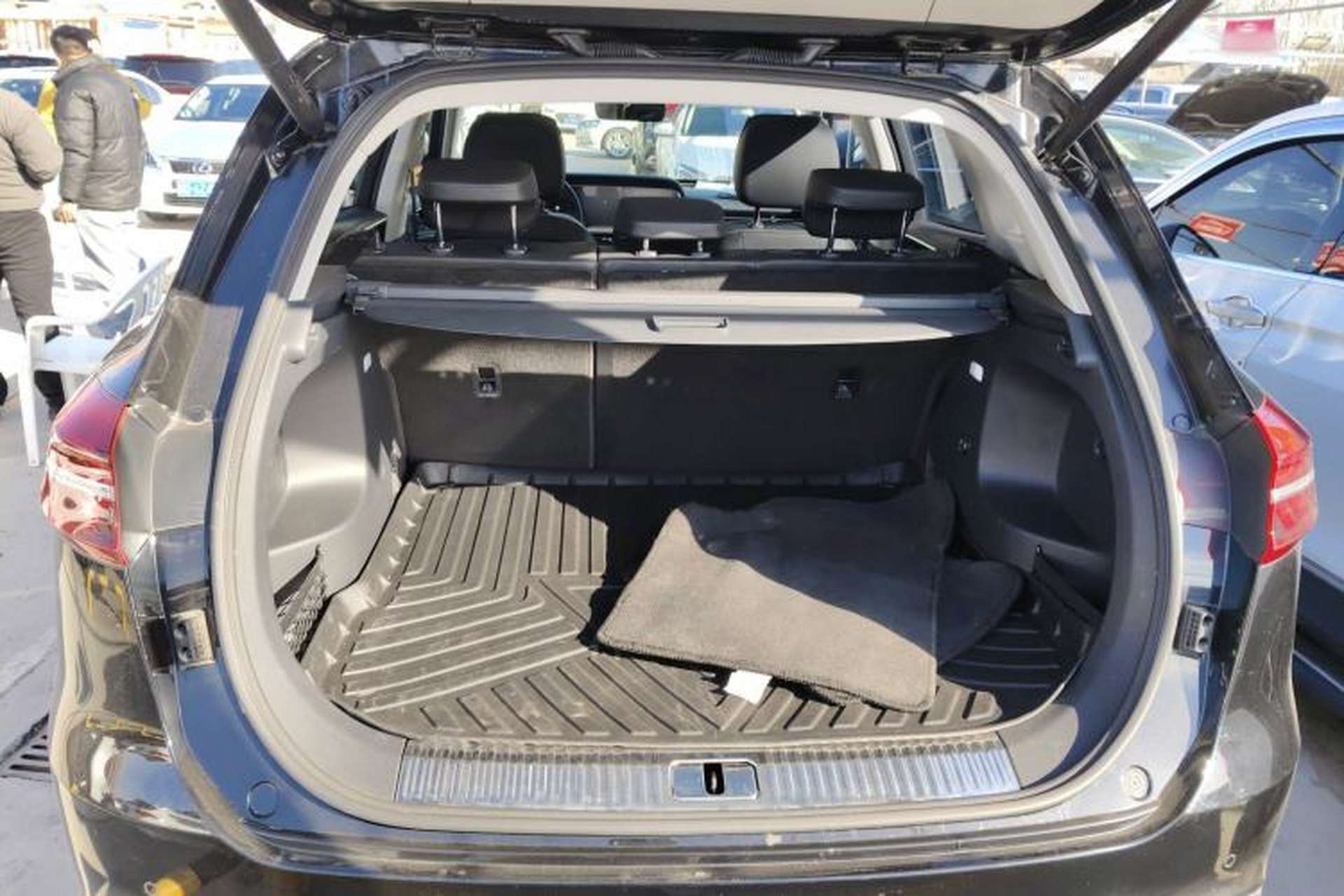 Used Hongqi HS5 2022 Revised Version 2.0T Smart Connect Flagship Edition Trunk
