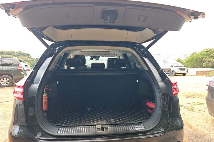 Used Hongqi HS5 2022 Facelifted Version 2.0T Smart Connect Flagship All-Wheel-Drive Edition Trunk