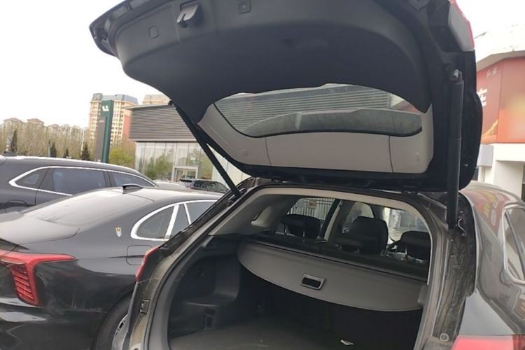 Used Hongqi HS5 2022 Facelifted Version 2.0T Smart Connect Flagship All-Wheel-Drive Edition Trunk