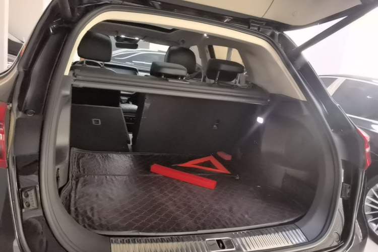 Used Hongqi HS5 2022 Revised Version 2.0T Smart Connect Flagship Edition Trunk