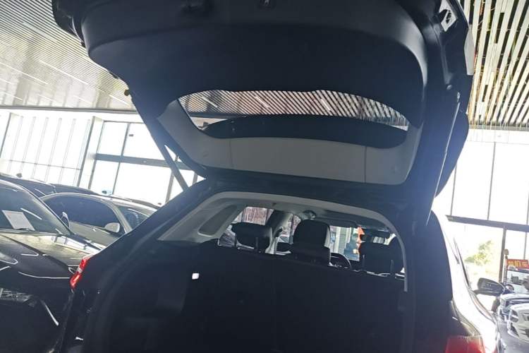 Used Hongqi HS5 2022 Revised Version 2.0T Smart Connect Flagship Edition Trunk