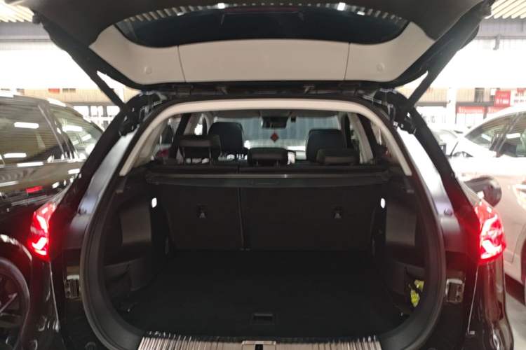 Used Hongqi HS5 2022 Revised Version 2.0T Smart Connect Flagship Edition Trunk