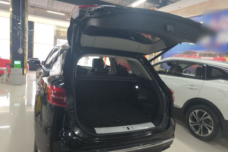 Used Hongqi HS5 2022 Revised Version 2.0T Smart Connect Flagship Edition Trunk