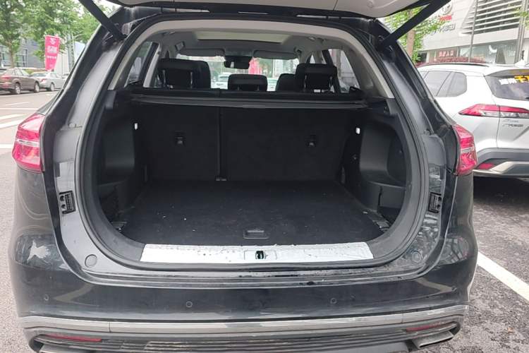 Used Hongqi HS5 2022 Revised Version 2.0T Smart Connect Flagship Edition Trunk