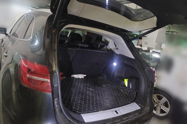 Used Hongqi HS5 2022 Revised Version 2.0T Smart Connect Flagship Edition Trunk