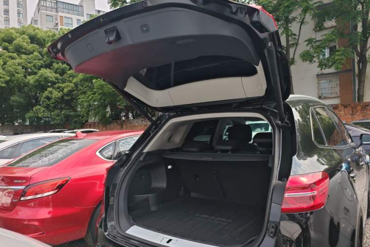 Used Hongqi HS5 2022 Facelifted Version 2.0T Smart Connect Flagship All-Wheel-Drive Edition Trunk