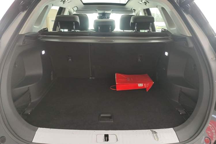 Used Hongqi HS5 2022 Revised Version 2.0T Smart Connect Flagship Edition Trunk