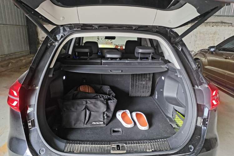 Used Hongqi HS5 2022 Revised Version 2.0T Smart Connect Flagship Edition Trunk