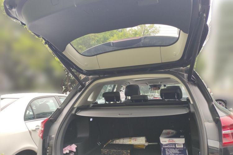 Used Hongqi HS5 2022 Revised Version 2.0T Smart Connect Flagship Edition Trunk