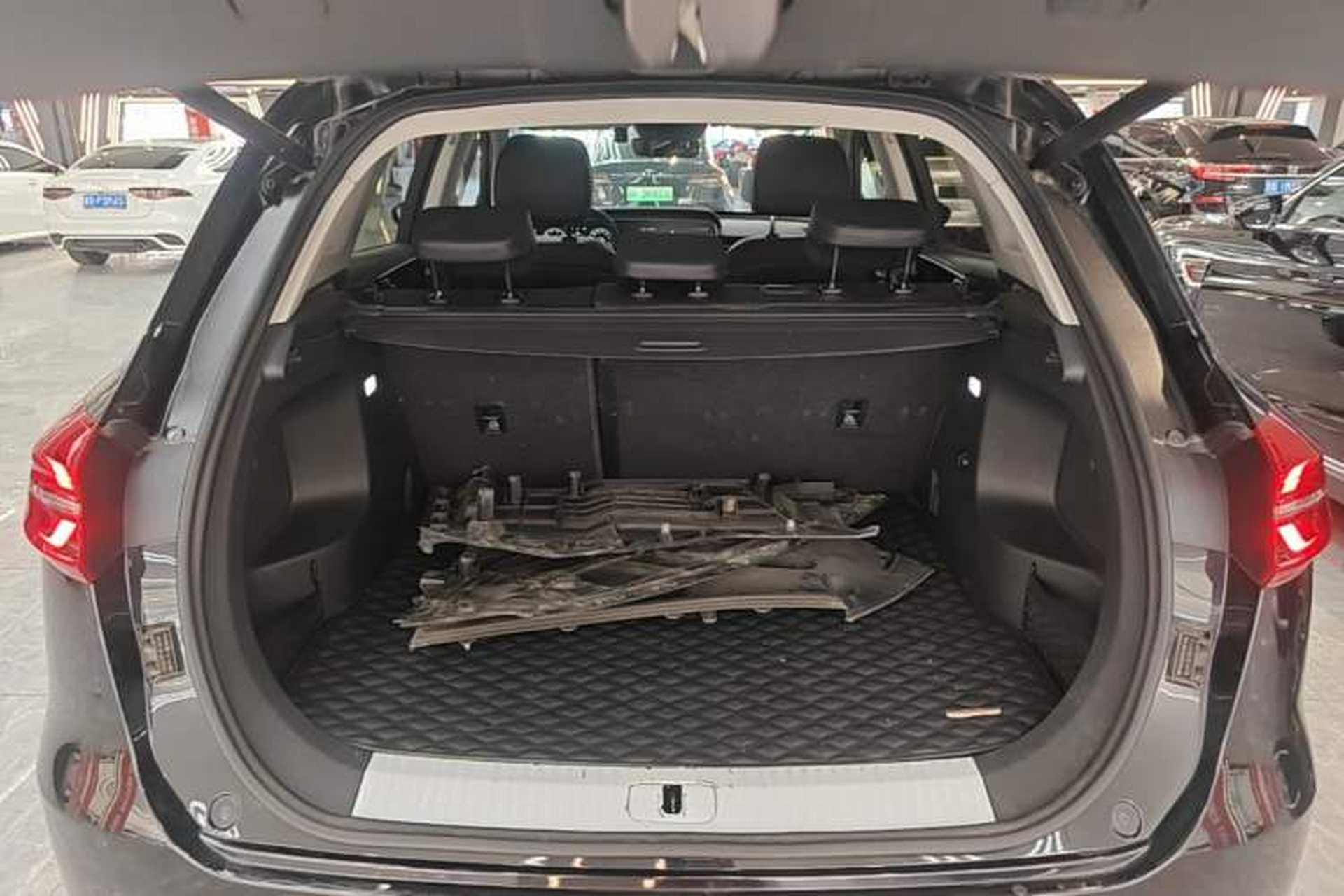 Used Hongqi HS5 2022 Revised Version 2.0T Smart Connect Flagship Edition Trunk