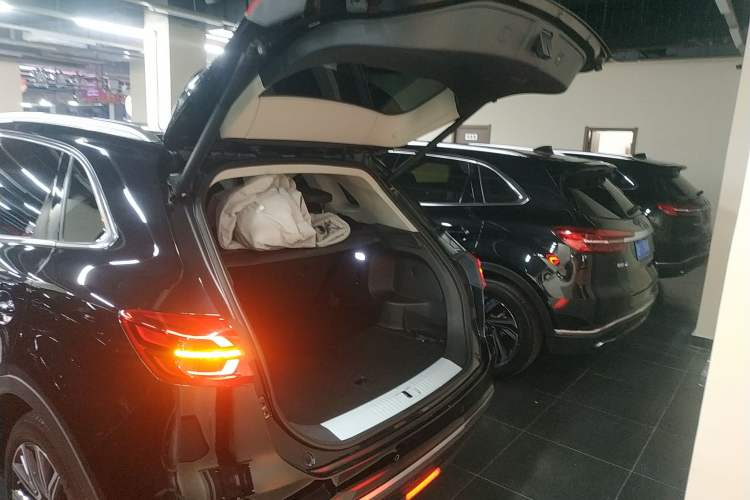 Used Hongqi HS5 2022 2.0T Smart Connect Flagship All-Wheel-Drive Version Trunk