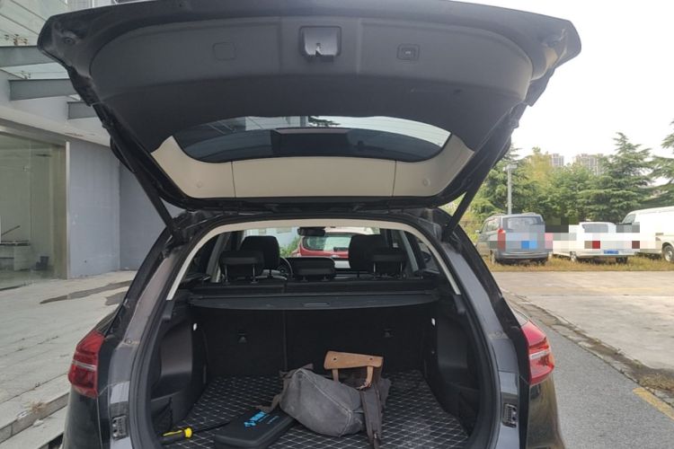 Used Hongqi HS5 2022 Revised Version 2.0T Smart Connect Flagship Edition Trunk