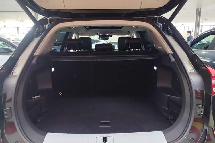Used Hongqi HS5 2022 Facelifted Version 2.0T Smart Connect Flagship All-Wheel-Drive Edition Trunk