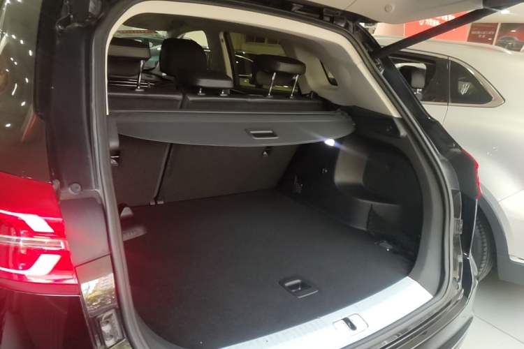 Used Hongqi HS5 2022 Revised Version 2.0T Smart Connect Flagship Edition Trunk