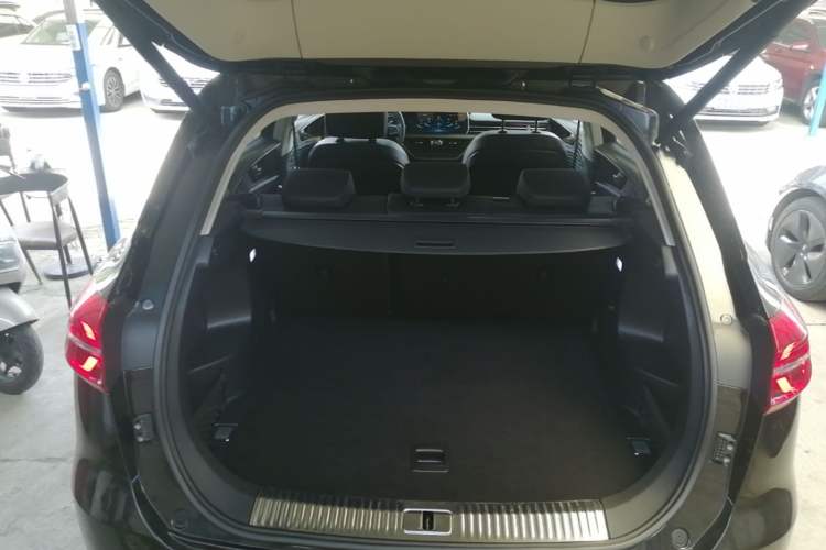 Used Hongqi HS5 2022 Revised Version 2.0T Smart Connect Flagship Edition Trunk