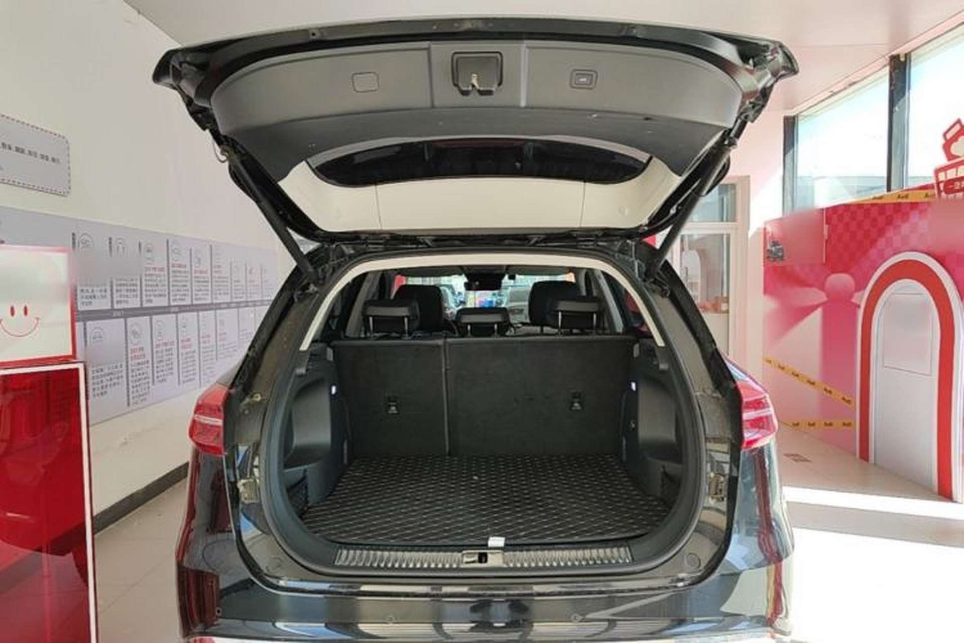 Used Hongqi HS5 2022 Revised Version 2.0T Smart Connect Flagship Edition Trunk