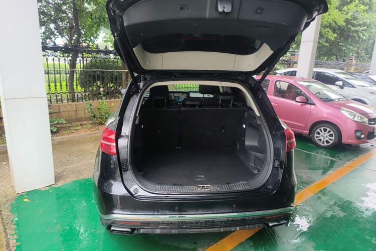 Used Hongqi HS5 2022 Facelifted Version 2.0T Smart Connect Flagship All-Wheel-Drive Edition Trunk