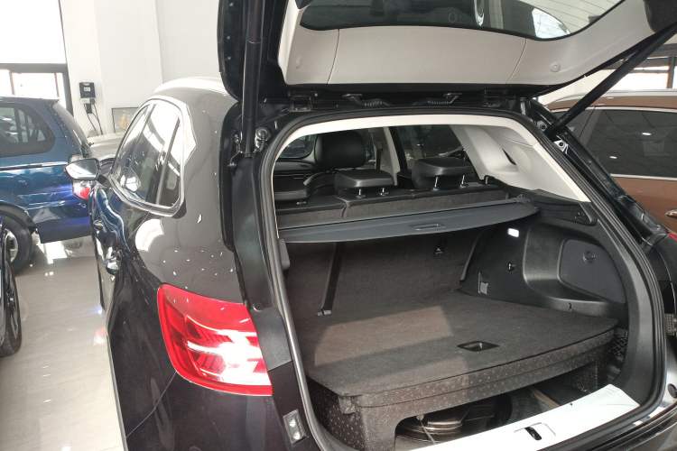 Used Hongqi HS5 2022 Revised Version 2.0T Smart Connect Flagship Edition Trunk