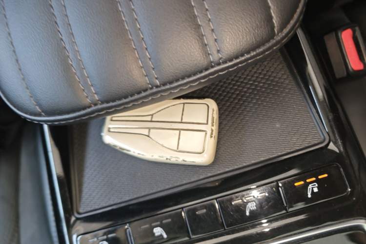 Used Hongqi HS5 2022 Facelifted Version 2.0T Smart Connect Flagship All-Wheel-Drive Edition Vehicle Key