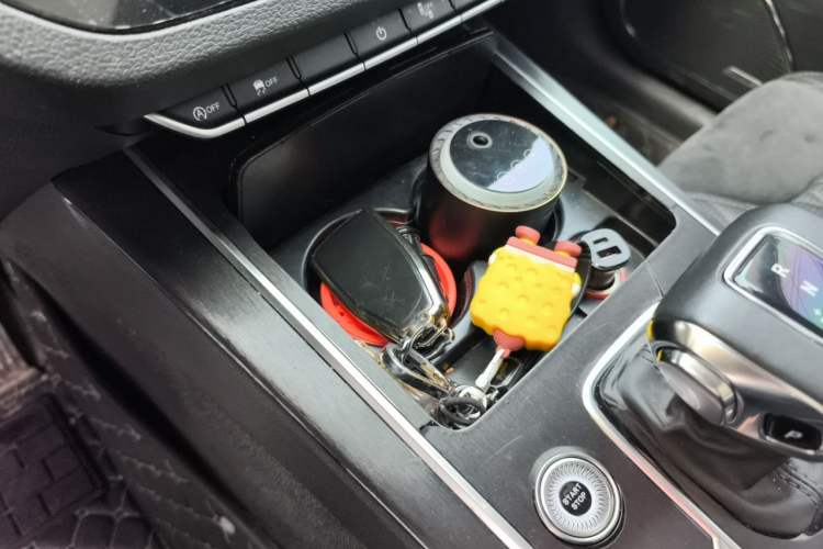 Used Hongqi HS5 2022 Revised Version 2.0T Smart Connect Flagship Edition Vehicle Key