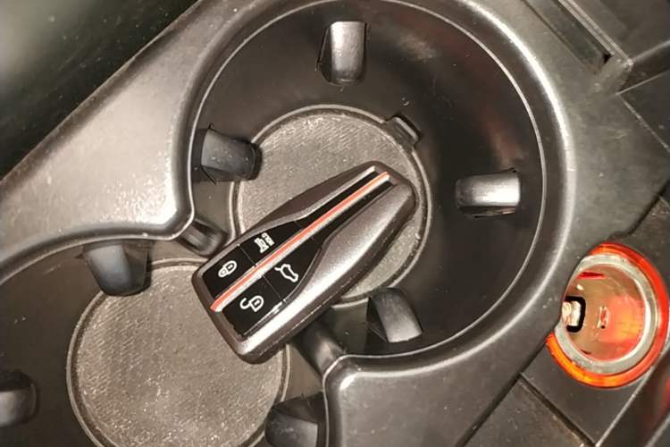 Used Hongqi HS5 2022 Facelifted Version 2.0T Smart Connect Flagship All-Wheel-Drive Edition Vehicle Key