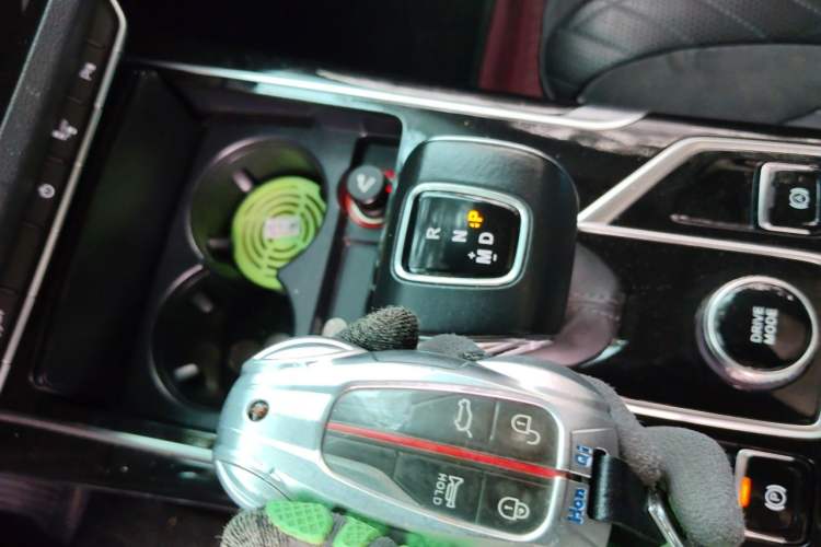 Used Hongqi HS5 2022 Facelifted Version 2.0T Smart Connect Flagship All-Wheel-Drive Edition Vehicle Key