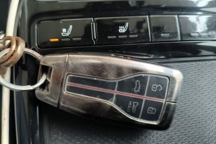 Used Hongqi HS5 2022 Facelifted Version 2.0T Smart Connect Flagship All-Wheel-Drive Edition Vehicle Key