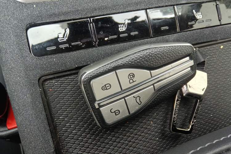 Used Hongqi HS5 2022 Revised Version 2.0T Smart Connect Flagship Edition Vehicle Key