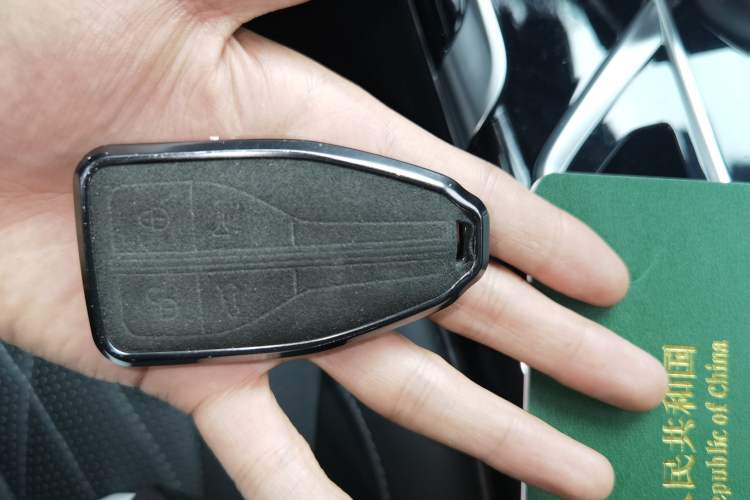 Used Hongqi HS5 2022 Facelifted Version 2.0T Smart Connect Flagship All-Wheel-Drive Edition Vehicle Key