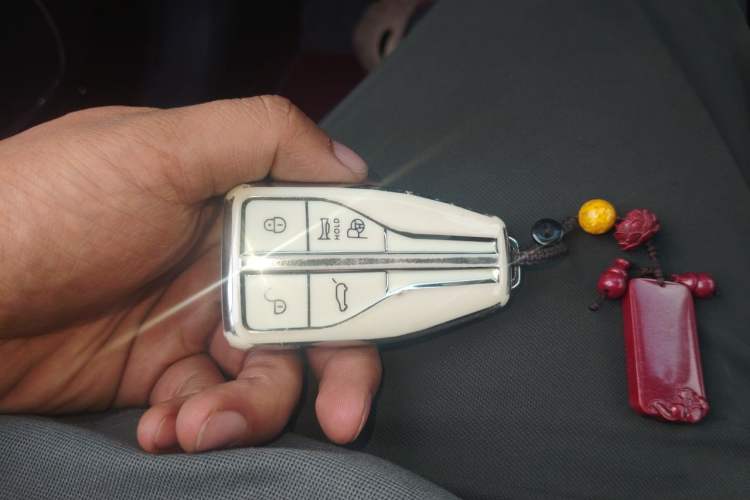 Used Hongqi HS5 2022 Facelifted Version 2.0T Smart Connect Flagship All-Wheel-Drive Edition Vehicle Key
