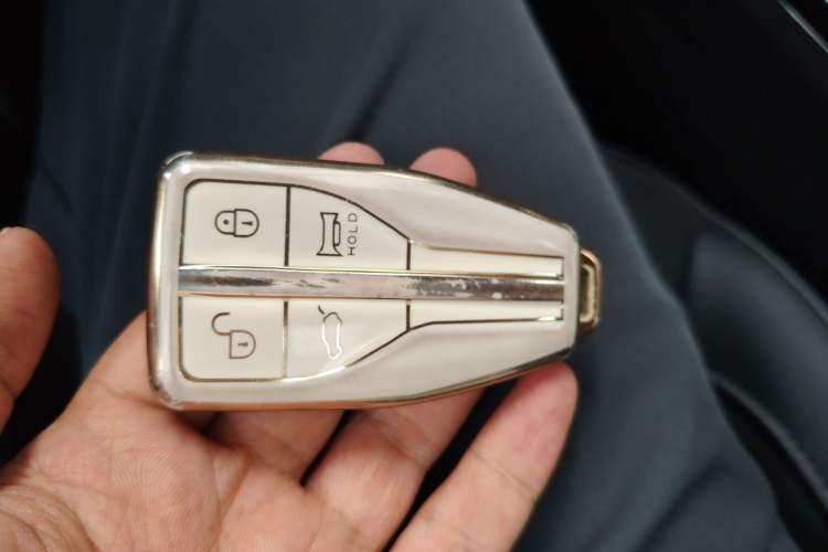 Used Hongqi HS5 2022 Revised Version 2.0T Smart Connect Flagship Edition Vehicle Key