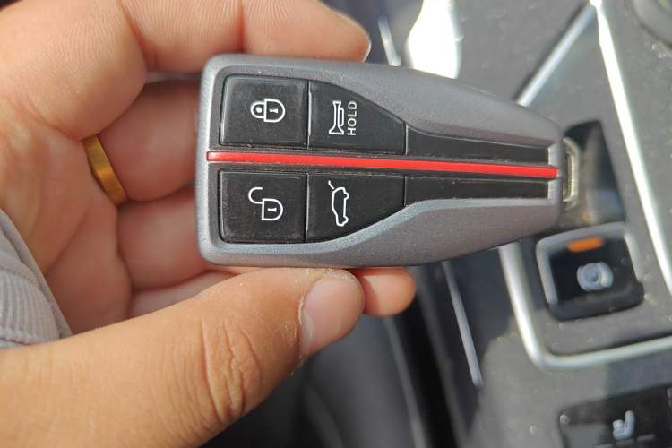 Used Hongqi HS5 2022 Revised Version 2.0T Smart Connect Flagship Edition Vehicle Key