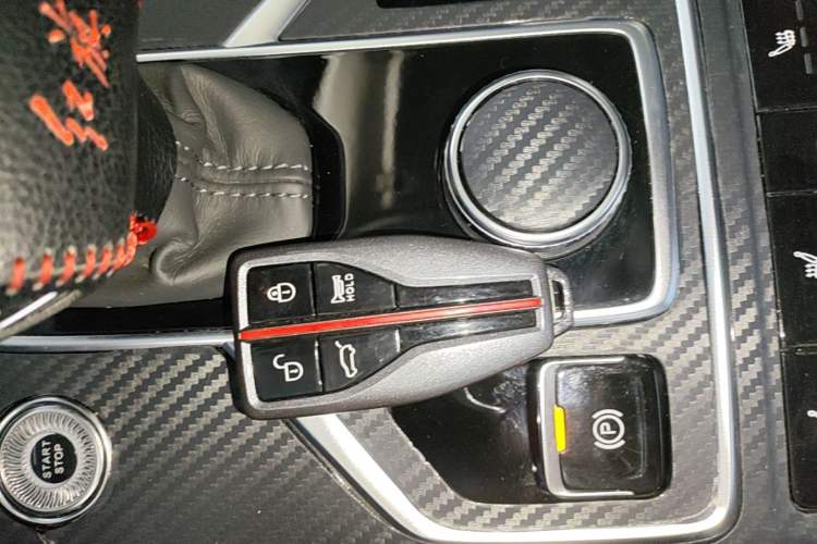 Used Hongqi HS5 2022 Facelifted Version 2.0T Smart Connect Flagship All-Wheel-Drive Edition Vehicle Key