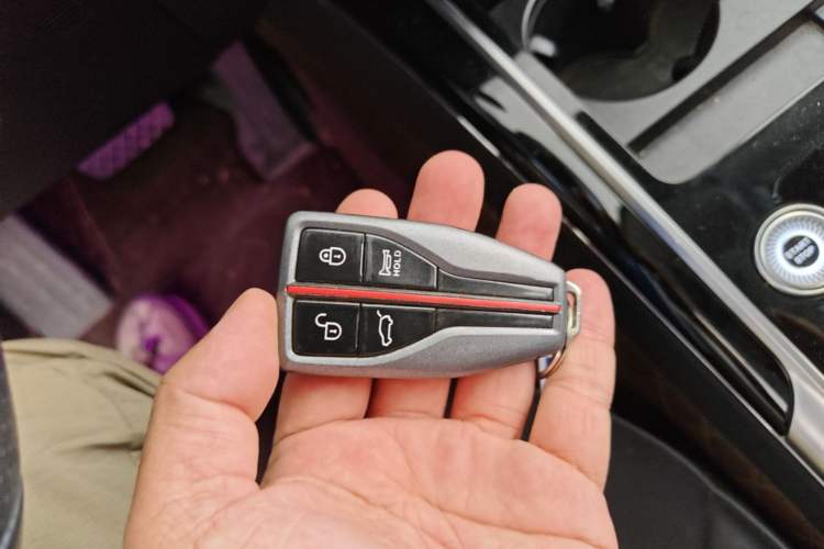 Used Hongqi HS5 2022 Revised Version 2.0T Smart Connect Flagship Edition Vehicle Key