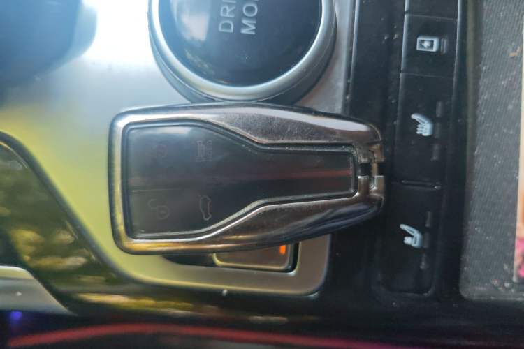 Used Hongqi HS5 2022 Revised Version 2.0T Smart Connect Flagship Edition Vehicle Key