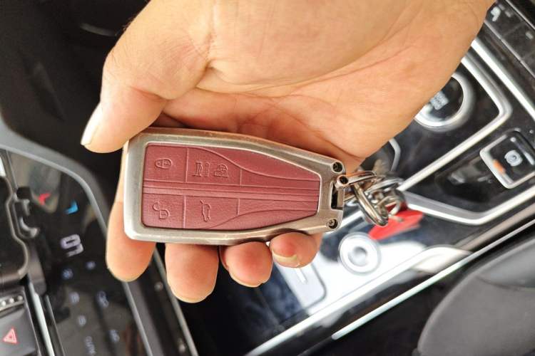 Used Hongqi HS5 2022 Revised Version 2.0T Smart Connect Flagship Edition Vehicle Key