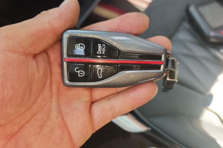 Used Hongqi HS5 2022 Revised Version 2.0T Smart Connect Flagship Edition Vehicle Key