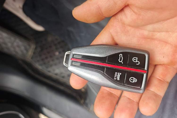 Used Hongqi HS5 2022 Revised Version 2.0T Smart Connect Flagship Edition Vehicle Key