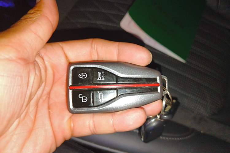 Used Hongqi HS5 2022 Facelifted Version 2.0T Smart Connect Flagship All-Wheel-Drive Edition Vehicle Key
