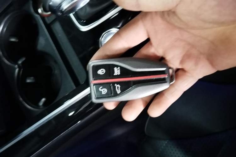Used Hongqi HS5 2022 Facelifted Version 2.0T Smart Connect Flagship All-Wheel-Drive Edition Vehicle Key