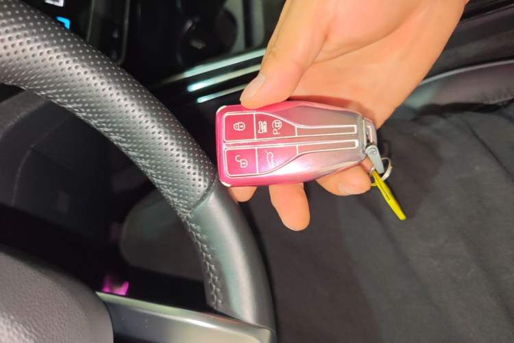 Used Hongqi HS5 2022 Revised Version 2.0T Smart Connect Flagship Edition Vehicle Key