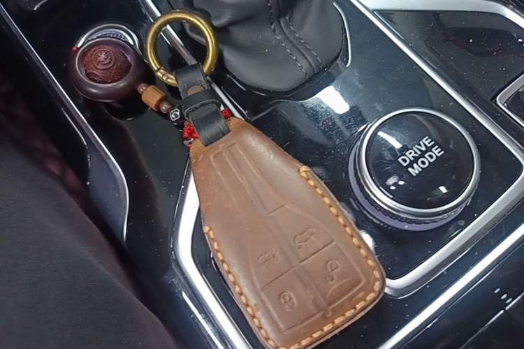 Used Hongqi HS5 2022 Revised Version 2.0T Smart Connect Flagship Edition Vehicle Key