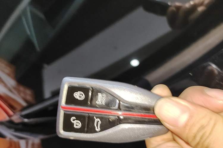 Used Hongqi HS5 2022 Revised Version 2.0T Smart Connect Flagship Edition Vehicle Key