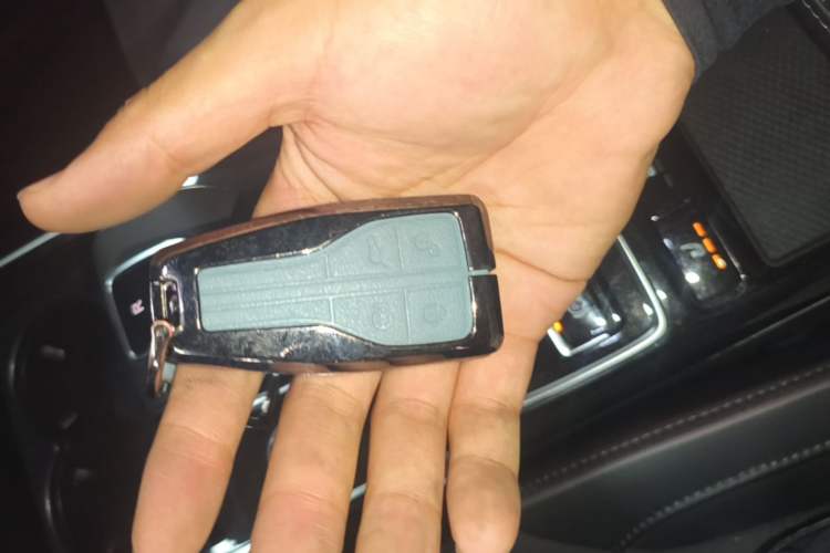 Used Hongqi HS5 2022 Revised Version 2.0T Smart Connect Flagship Edition Vehicle Key