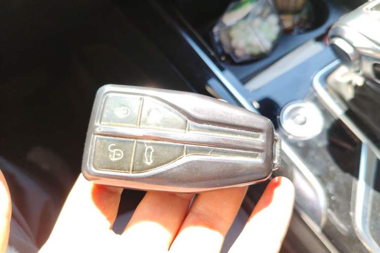 Used Hongqi HS5 2022 2.0T Smart Connect Flagship Edition Vehicle Key