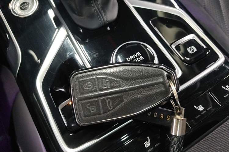 Used Hongqi HS5 2022 Revised Version 2.0T Smart Connect Flagship Edition Vehicle Key
