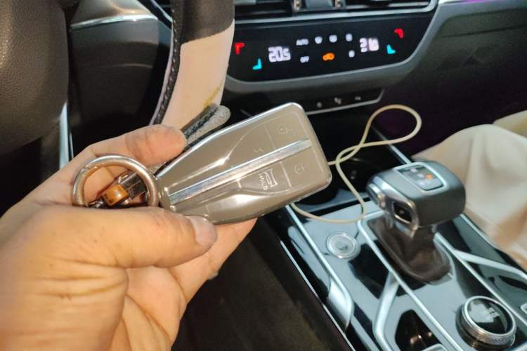 Used Hongqi HS5 2022 Revised Version 2.0T Smart Connect Flagship Edition Vehicle Key