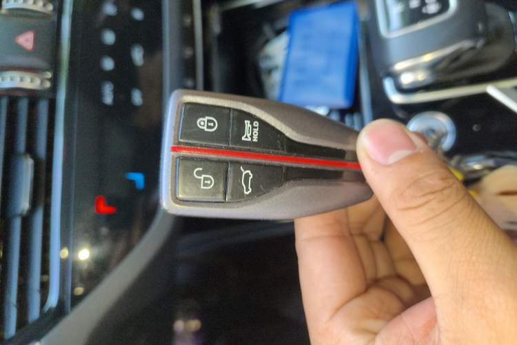 Used Hongqi HS5 2022 Revised Version 2.0T Smart Connect Flagship Edition Vehicle Key