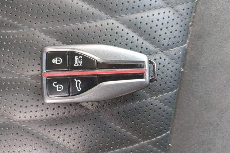 Used Hongqi HS5 2022 Revised Version 2.0T Smart Connect Flagship Edition Vehicle Key
